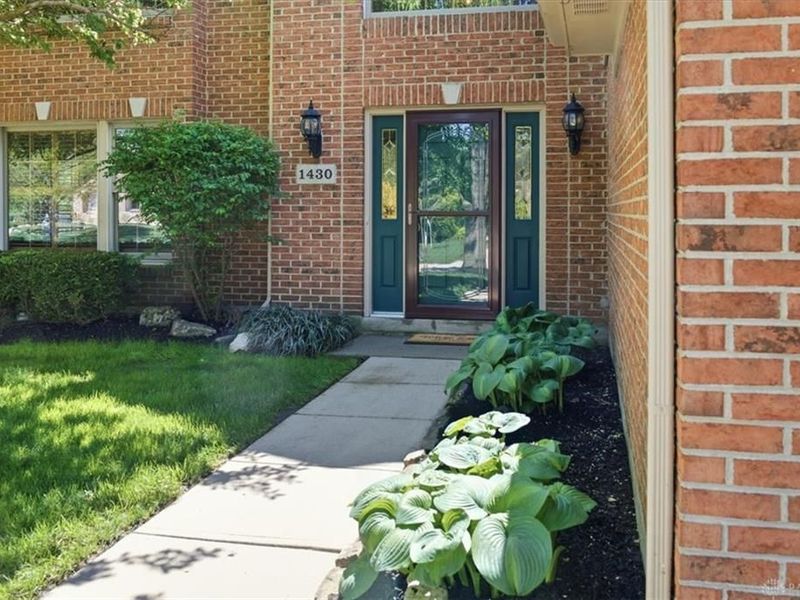 1430 Clear Springs Court, Centerville, OH 45458 Photo 2