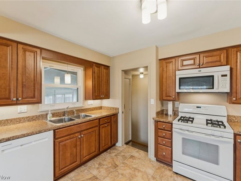 7311 Beresford Avenue, Parma, OH 44130 Photo 10