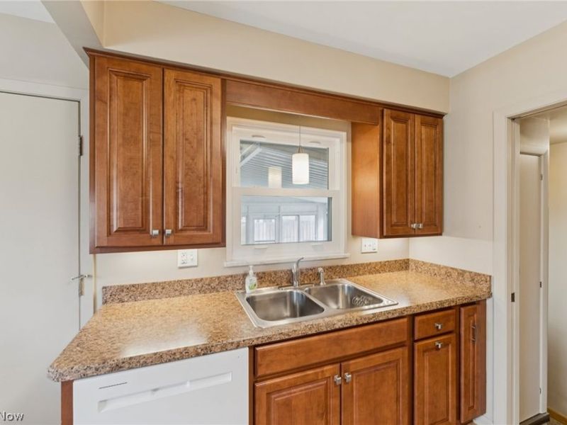 7311 Beresford Avenue, Parma, OH 44130 Photo 11