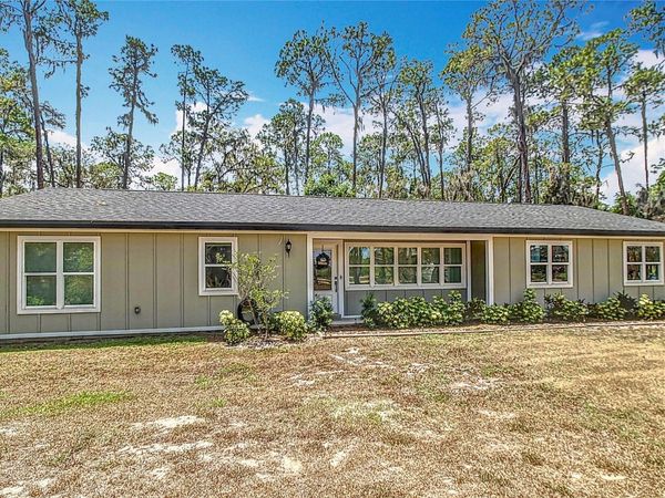 7374 CIRCLE DRIVE , LADY LAKE, FL 32159