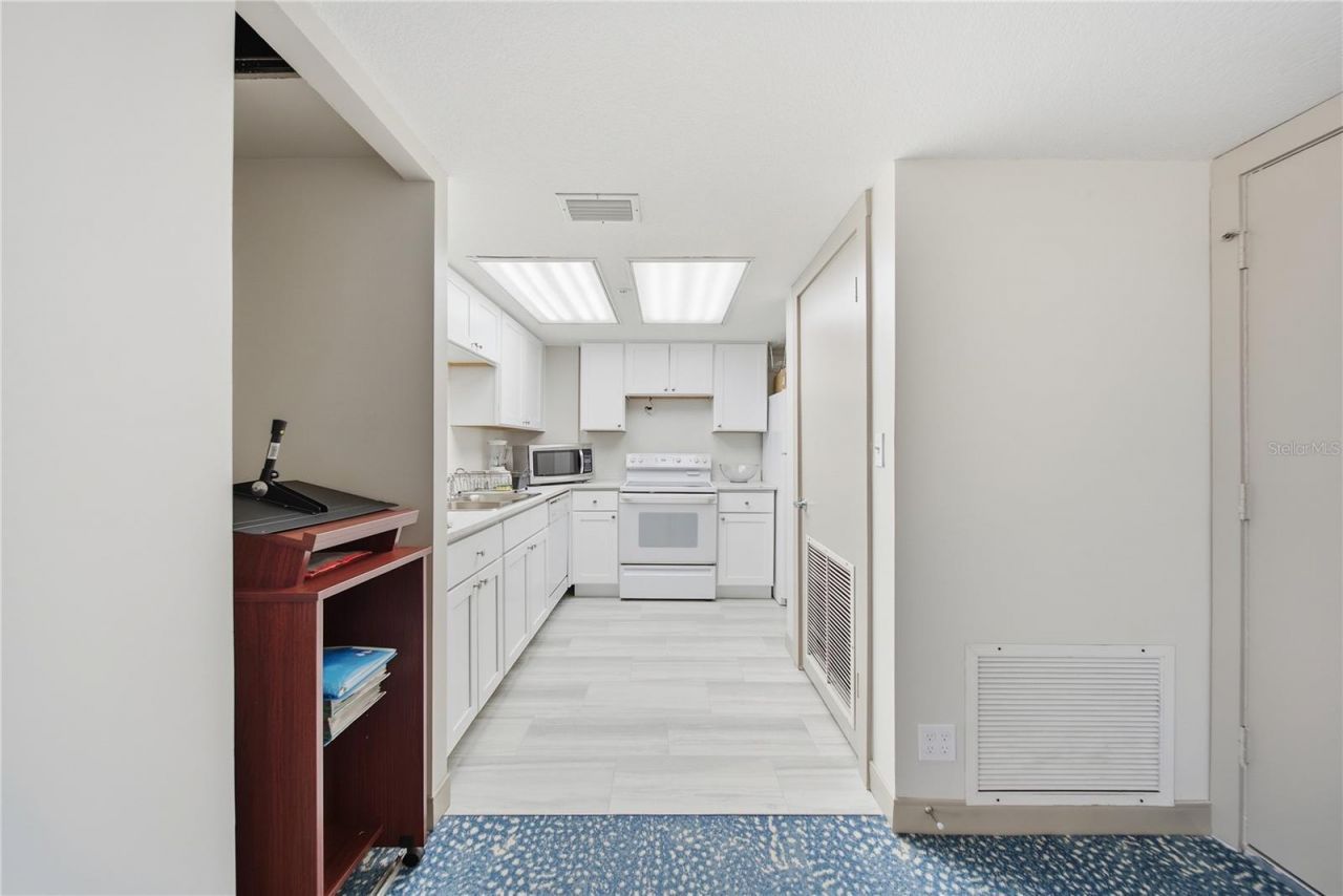 1 Key Capri, Unit 306E, Treasure Island, FL 33706 Photo