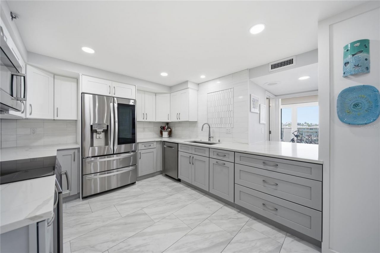 1 Key Capri, Unit 306E, Treasure Island, FL 33706 Photo
