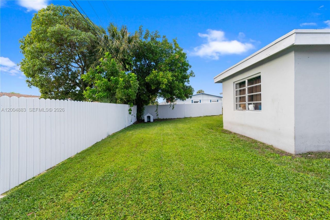 2125 NW 27th Ln, Fort Lauderdale, FL 33311 Photo