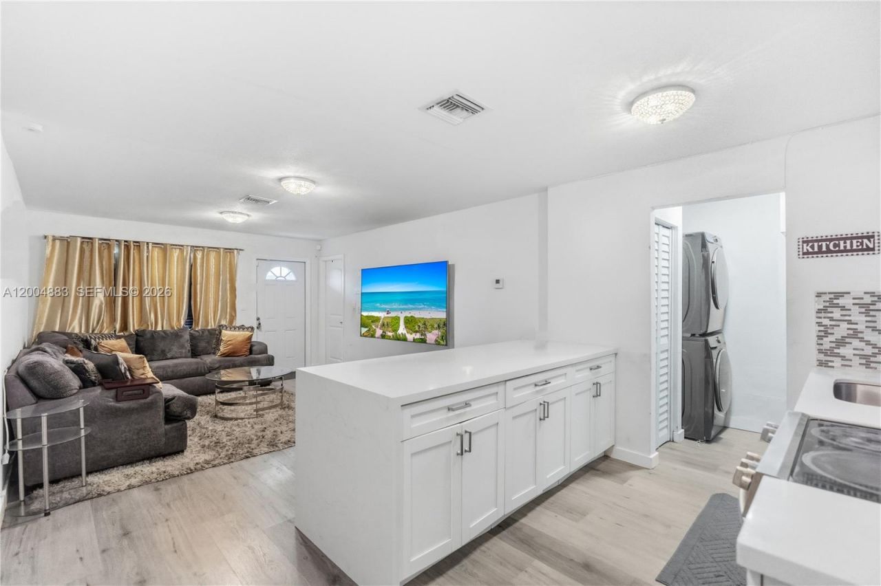 2125 NW 27th Ln, Fort Lauderdale, FL 33311 Photo
