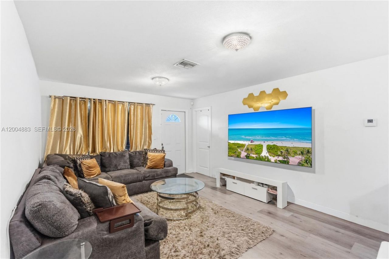 2125 NW 27th Ln, Fort Lauderdale, FL 33311 Photo