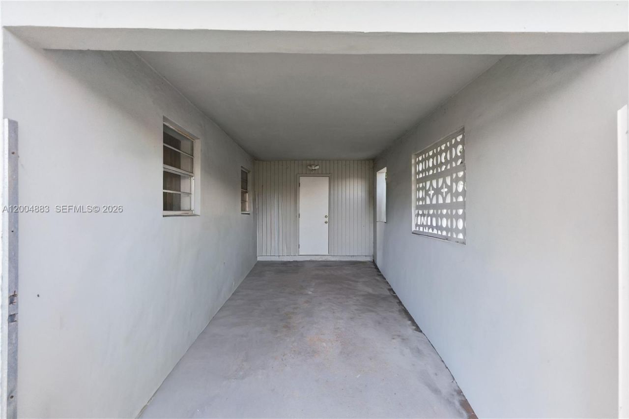 2125 NW 27th Ln, Fort Lauderdale, FL 33311 Photo