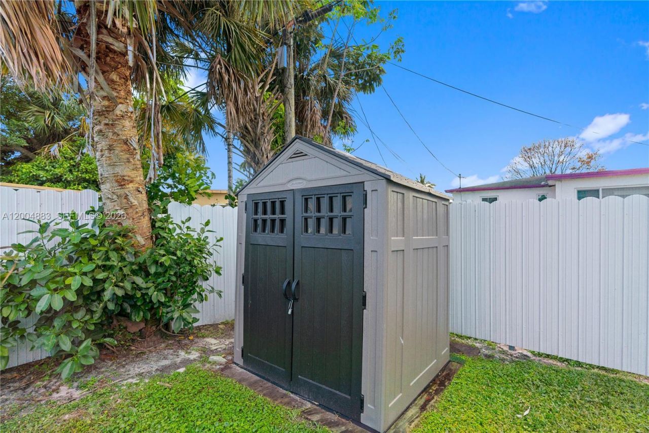 2125 NW 27th Ln, Fort Lauderdale, FL 33311 Photo