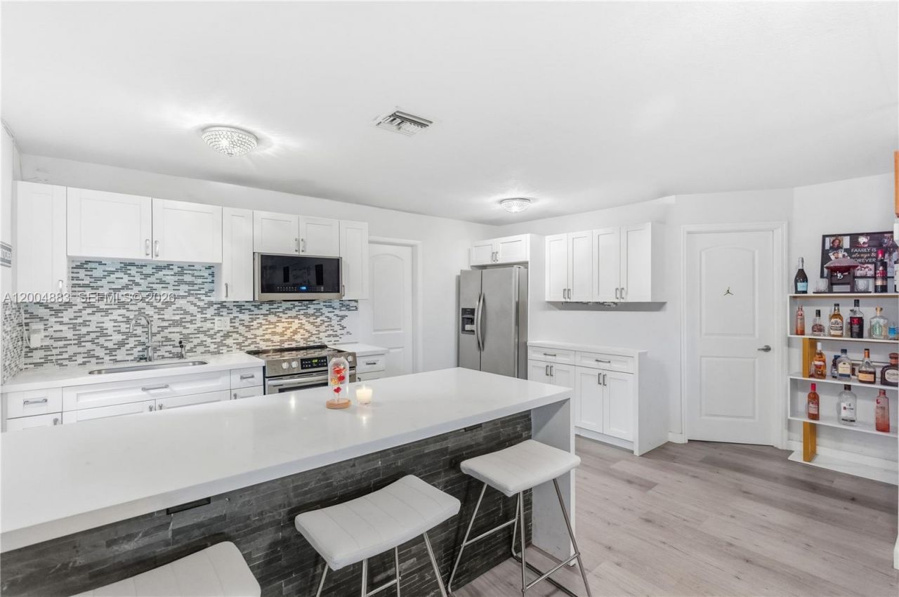 2125 NW 27th Ln, Fort Lauderdale, FL 33311 Photo