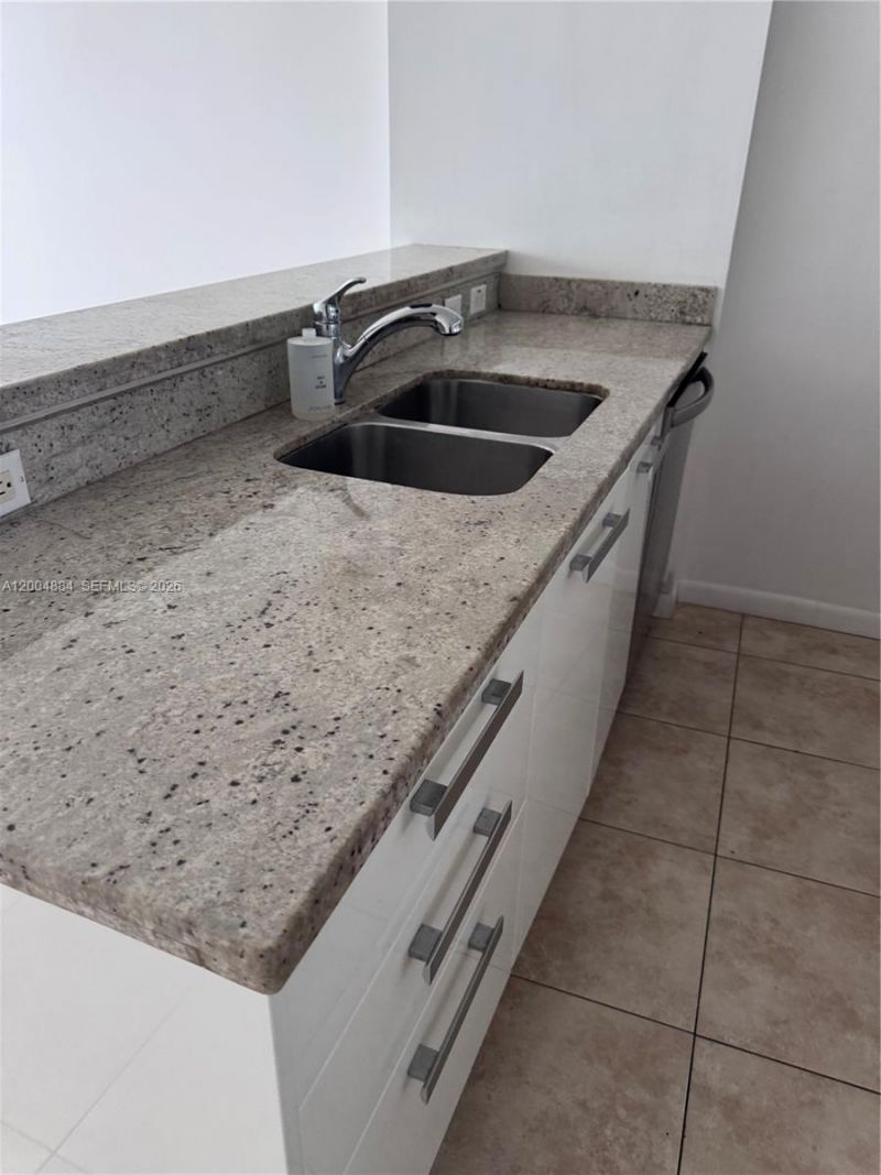 601 NE 36th St, Unit 708, Miami, FL 33137 Photo