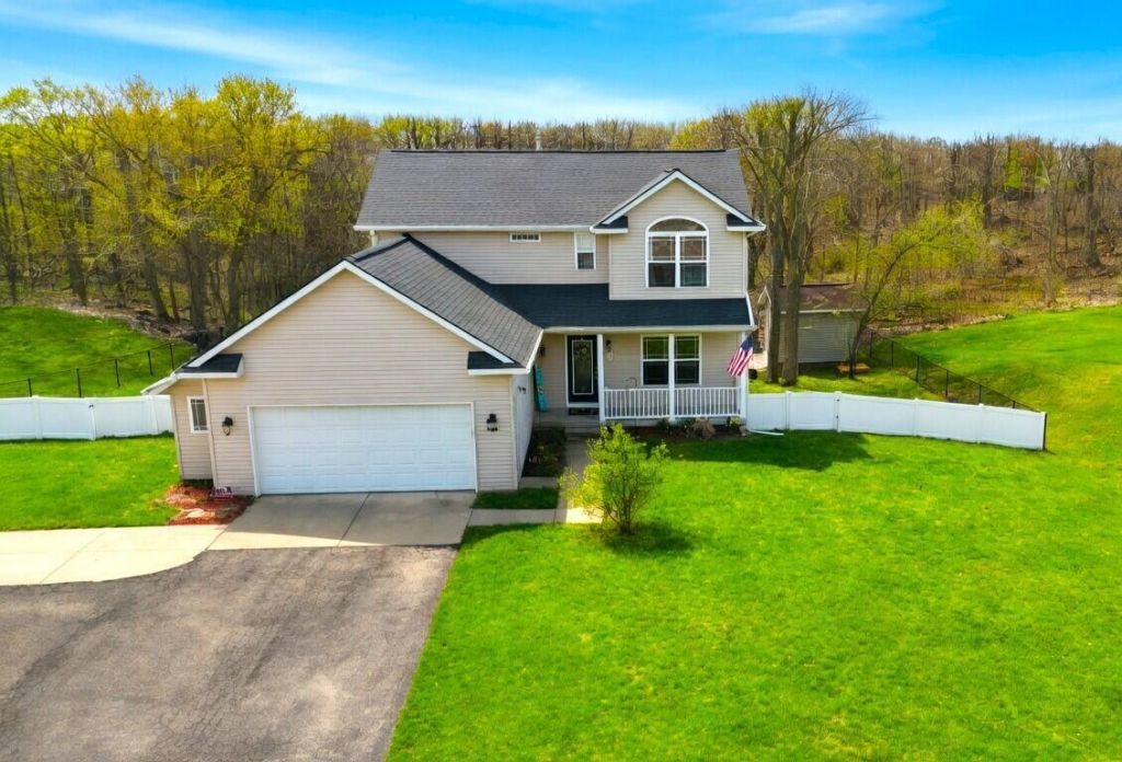 2066 52nd Street Sw, Wyoming, MI 49519 Main Photo