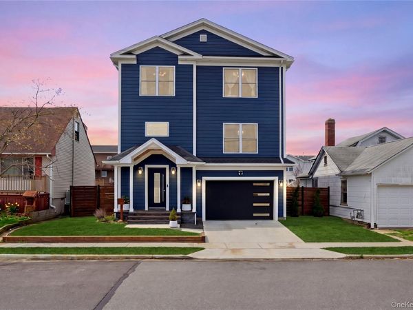 909 S 5th Street , Lindenhurst, NY 11757