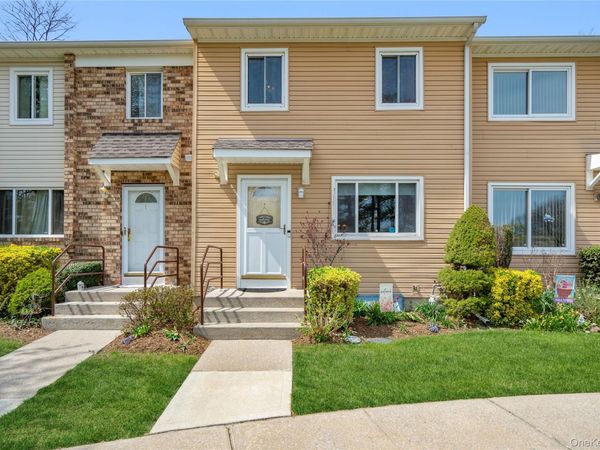 3 Town House Drive , Massapequa Park, NY 11762