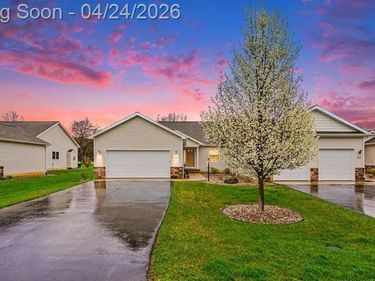 4013 Eastbridge Circle Road, Stockbridge Vlg, MI 49285