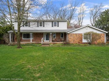 348 Willow Tree Lane, Rochester Hills, MI 48306