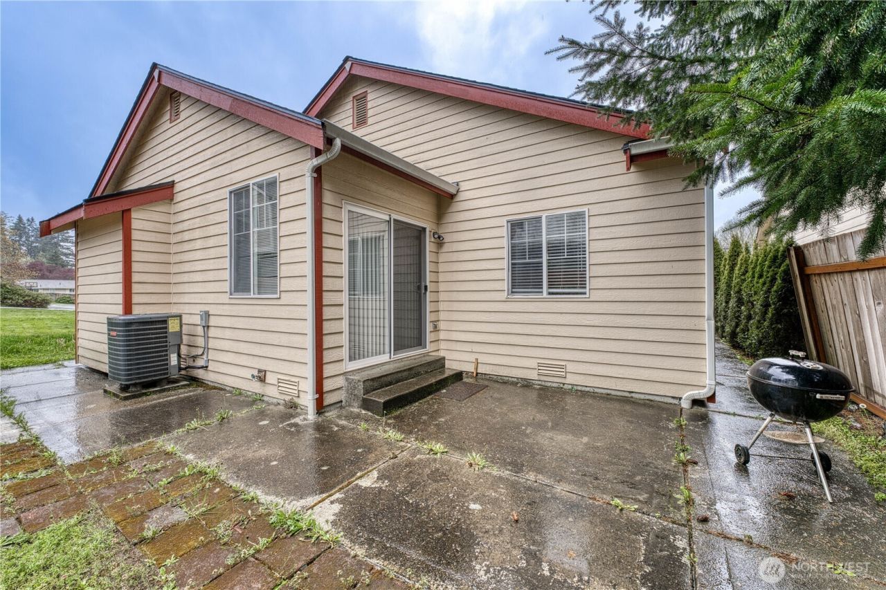 7064 Engine Lane Ne, Bremerton, WA 98311