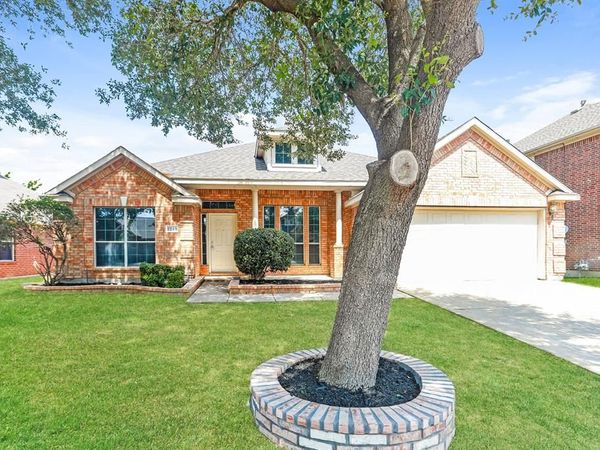 2240 Sparrow Hawk Court, Grand Prairie, TX 75052