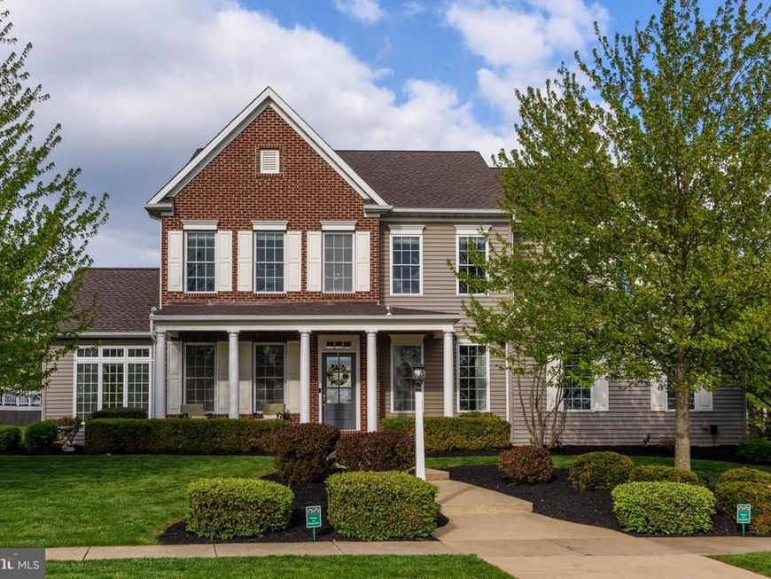 7388 View Crest Drive, Harrisburg, PA 17112 Main Photo