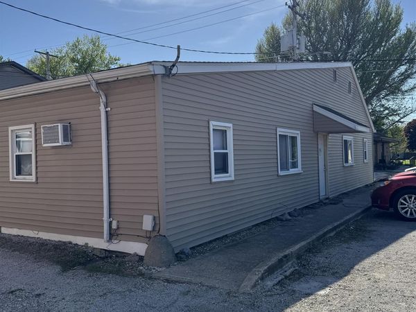 130 W JACKSON Street, Virden, IL 62690