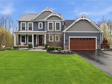 52 Copper Beech Run, Fairport, NY 14450