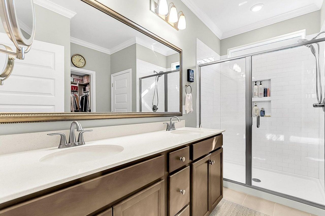 562 Dunswell Drive Photo 11