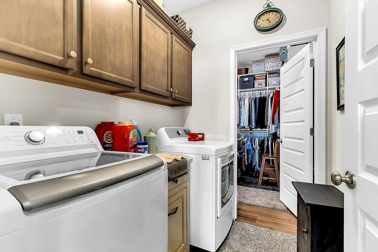 562 Dunswell Drive Photo 13