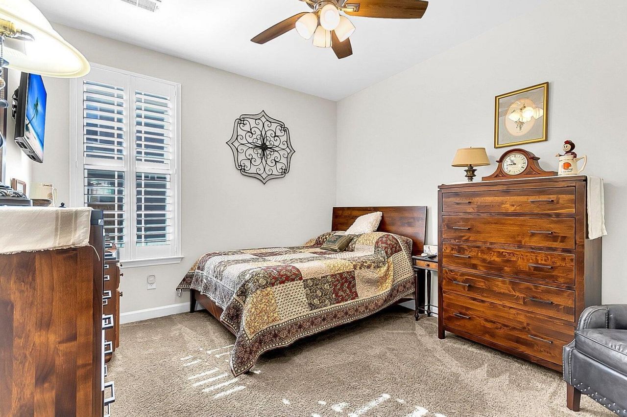 562 Dunswell Drive Photo 15