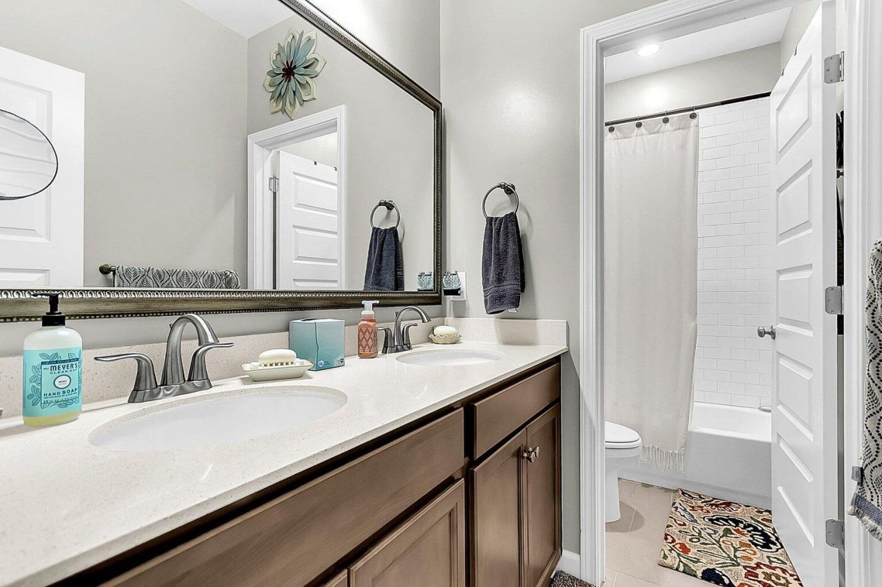 562 Dunswell Drive Photo 16