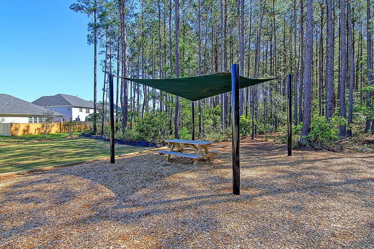 562 Dunswell Drive Photo 24