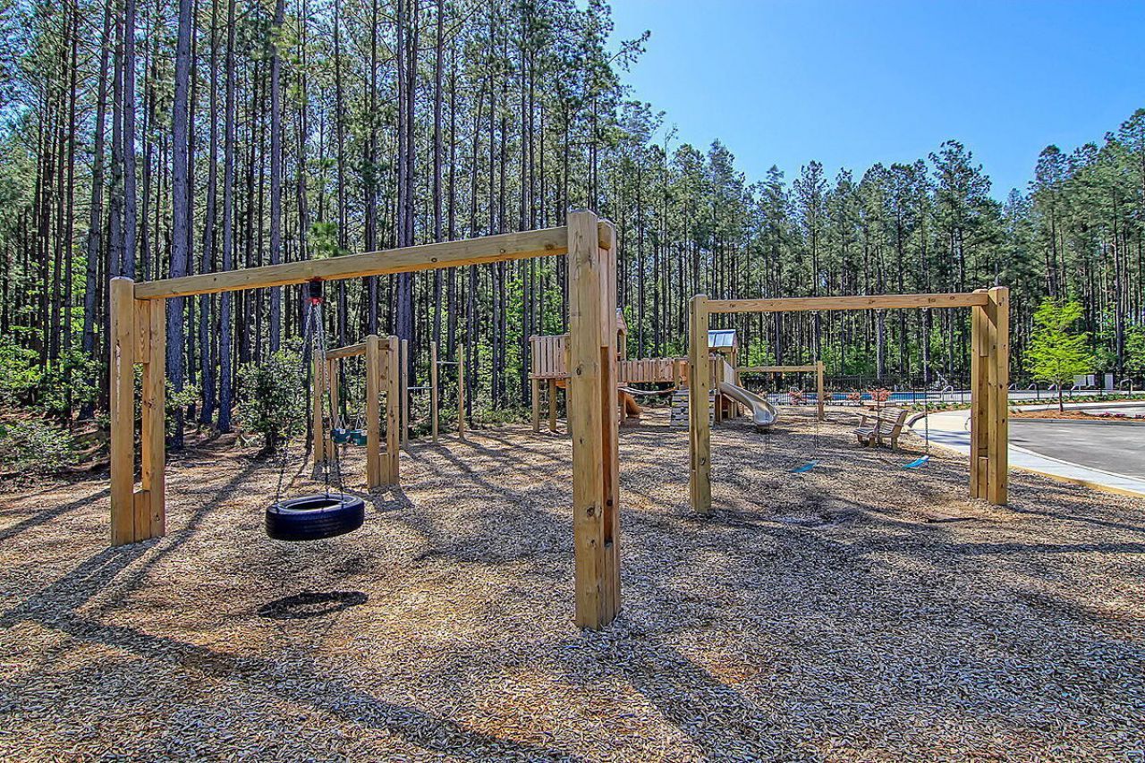 562 Dunswell Drive Photo 25