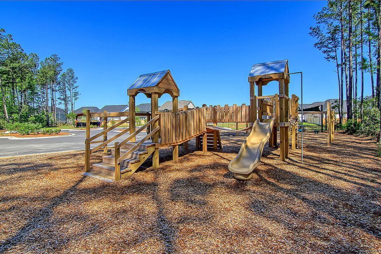 562 Dunswell Drive Photo 27