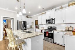 562 Dunswell Drive photo 4