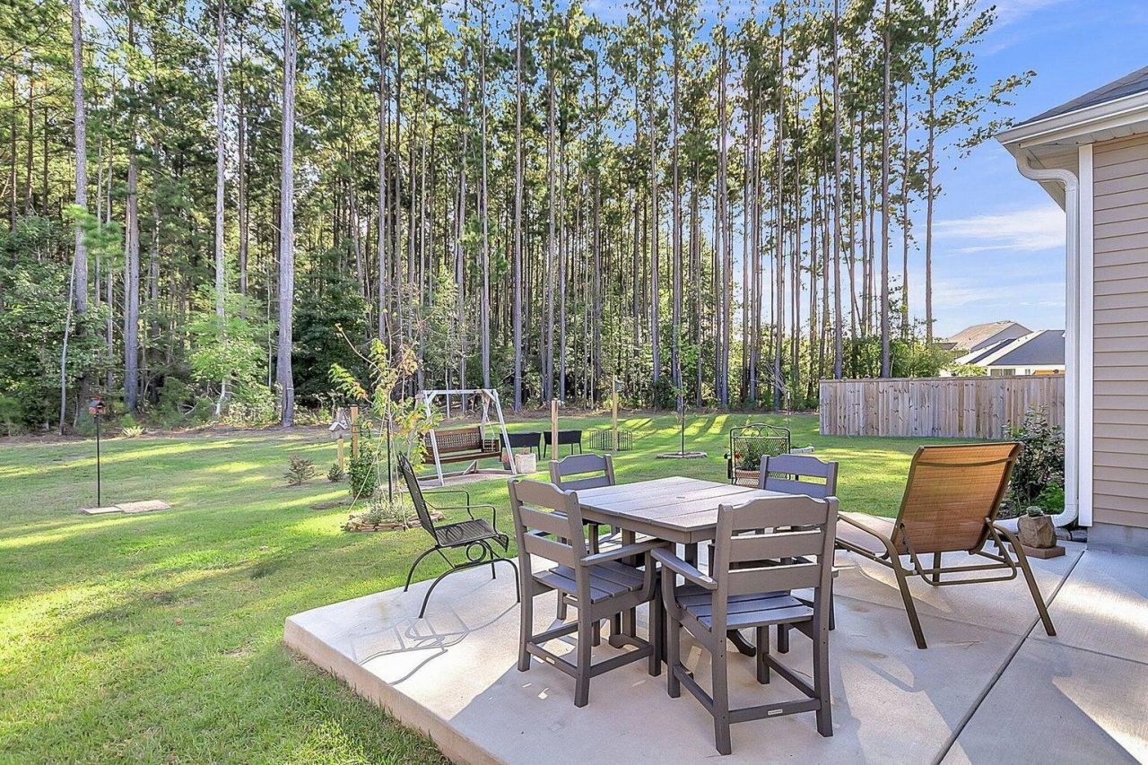 562 Dunswell Drive Photo 30