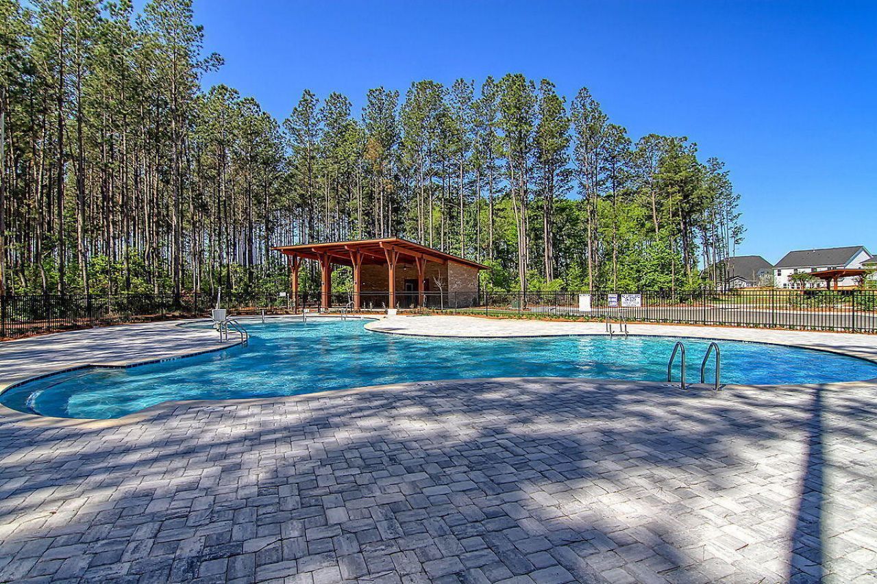 562 Dunswell Drive Photo 31