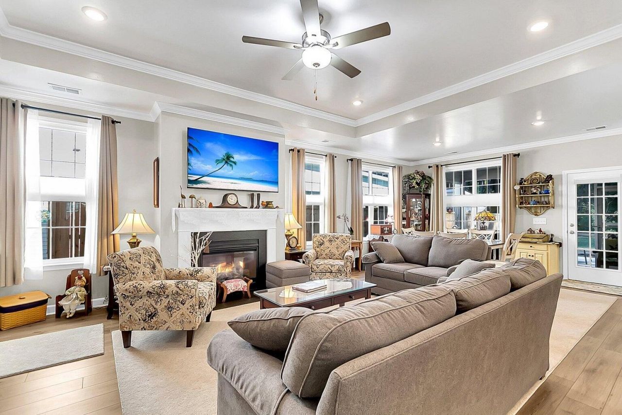 562 Dunswell Drive Photo 7