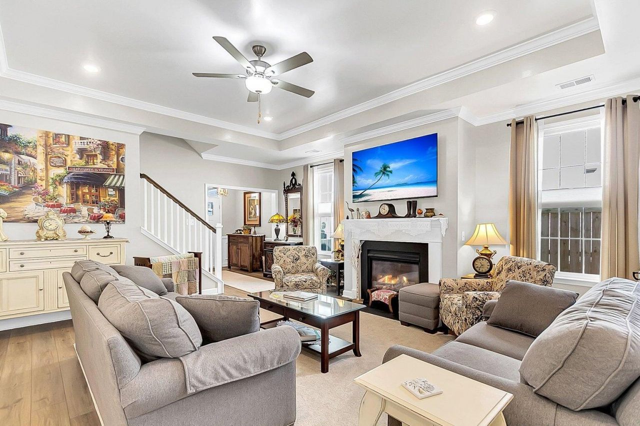 562 Dunswell Drive Photo 8