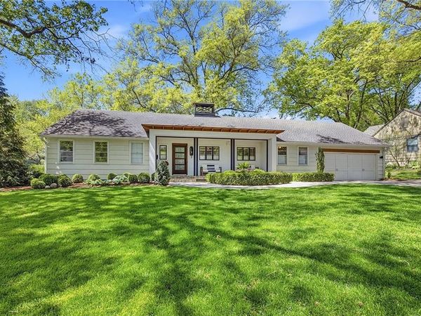 9526 Manor Road, Leawood, KS 66206