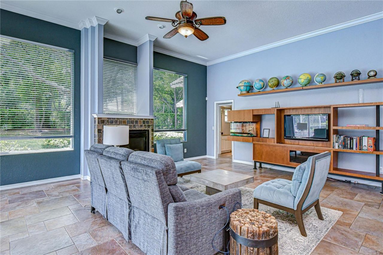 5201 Laurel Pointe Drive, Valrico, FL 33594 Photo