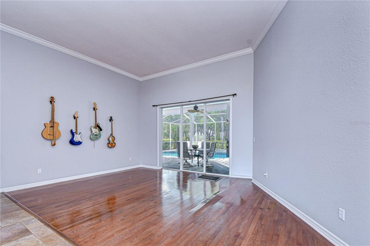 5201 Laurel Pointe Drive, Valrico, FL 33594 Photo