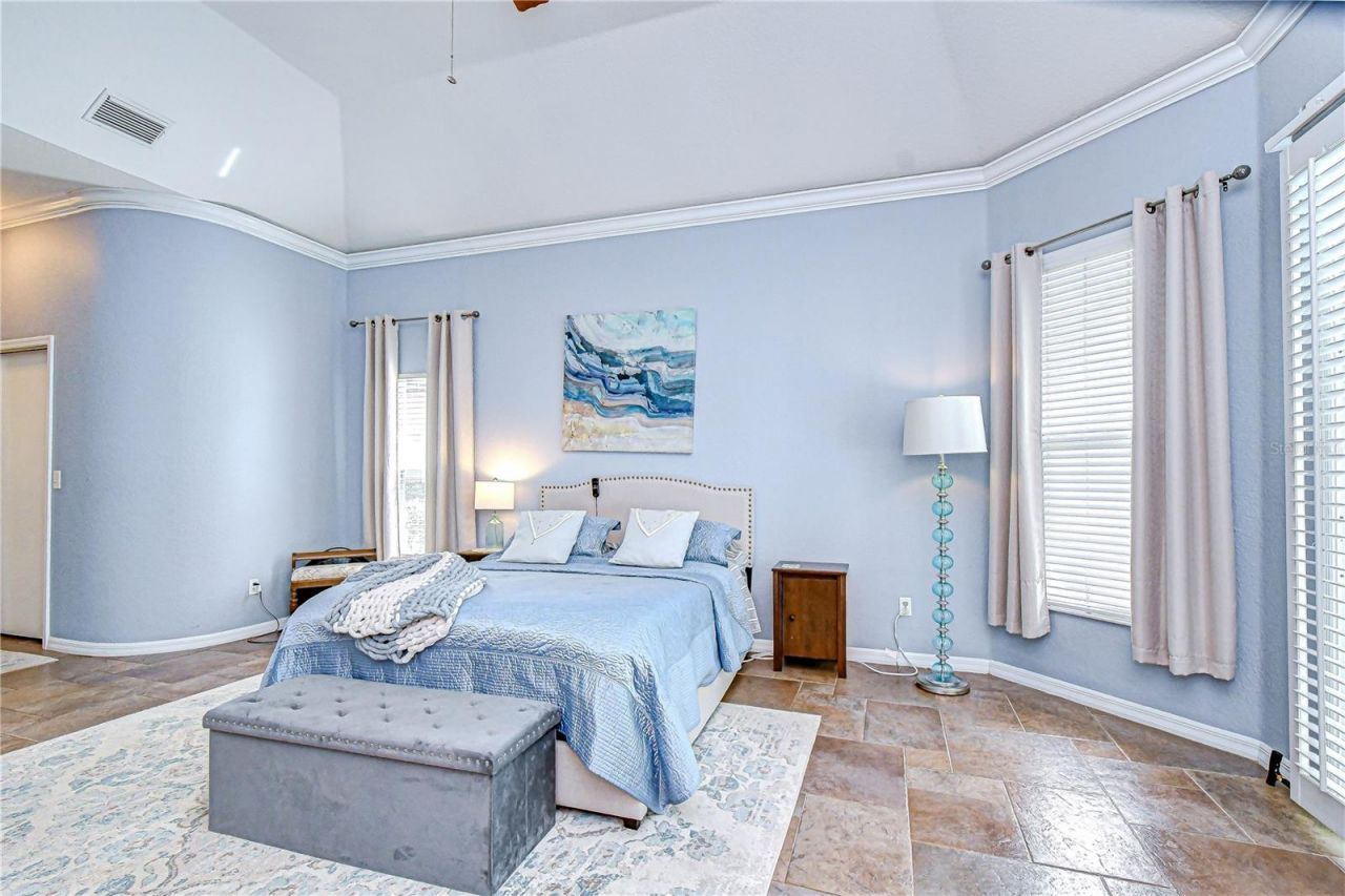 5201 Laurel Pointe Drive, Valrico, FL 33594 Photo