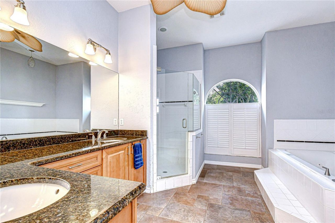 5201 Laurel Pointe Drive, Valrico, FL 33594 Photo