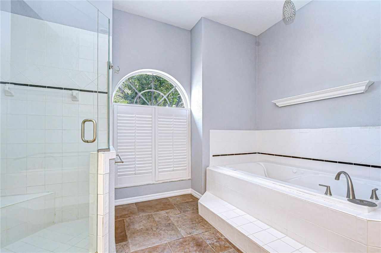 5201 Laurel Pointe Drive, Valrico, FL 33594 Photo