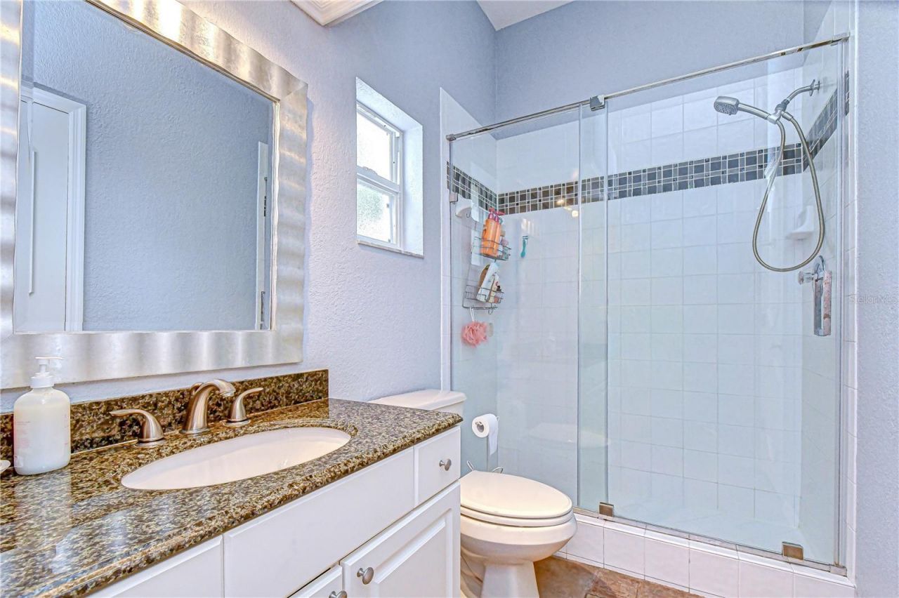 5201 Laurel Pointe Drive, Valrico, FL 33594 Photo