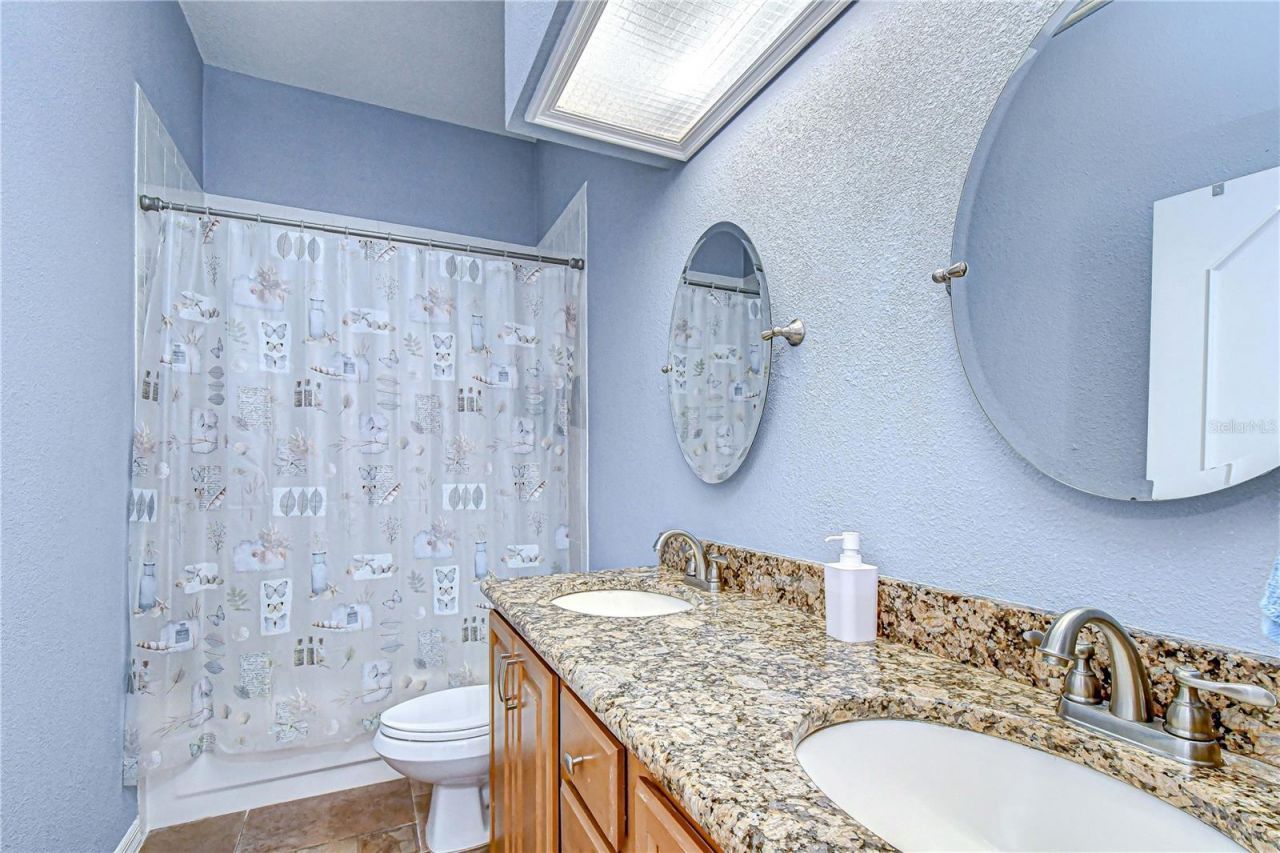 5201 Laurel Pointe Drive, Valrico, FL 33594 Photo
