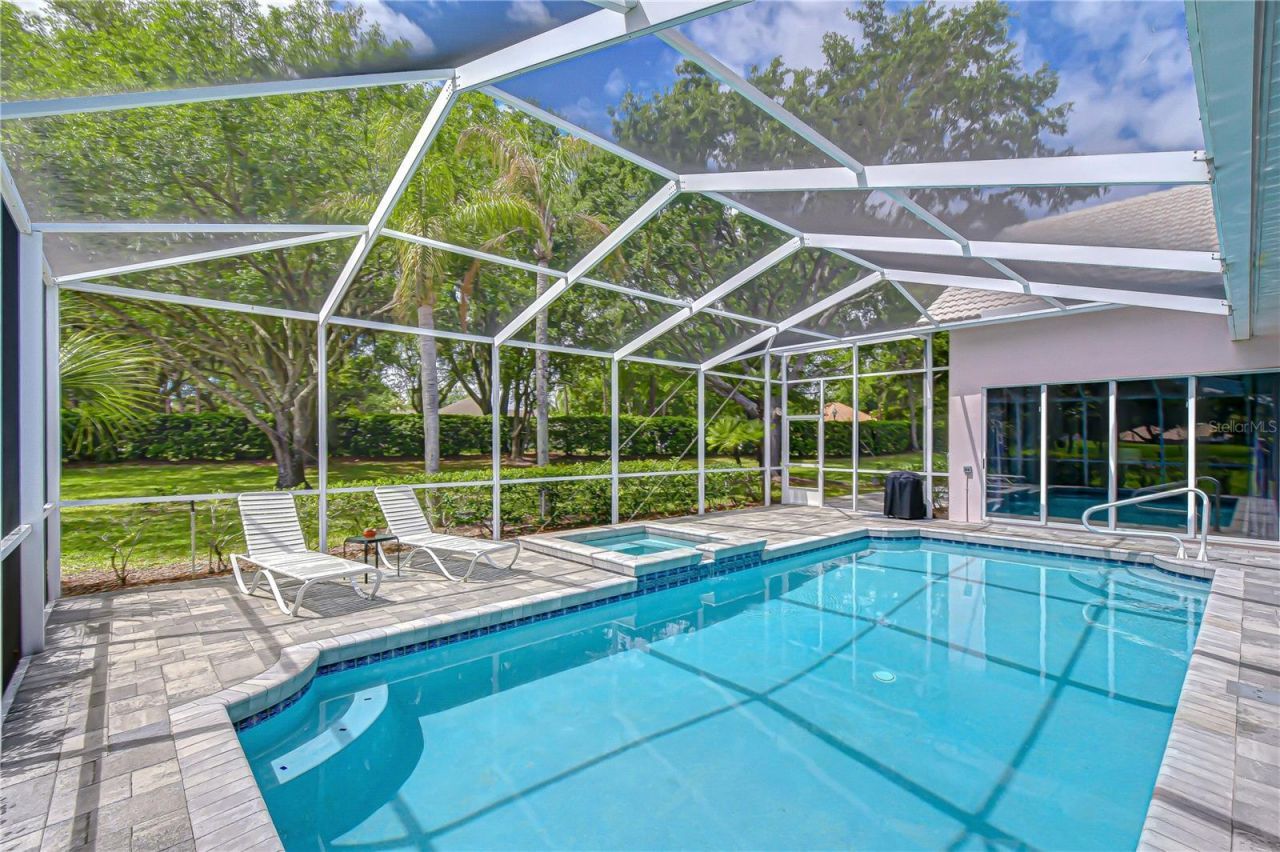 5201 Laurel Pointe Drive, Valrico, FL 33594 Photo