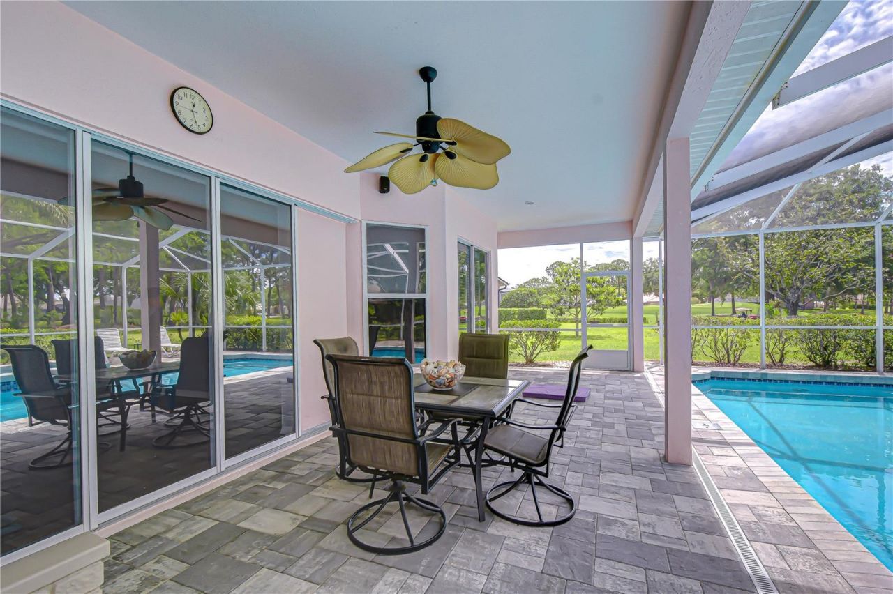 5201 Laurel Pointe Drive, Valrico, FL 33594 Photo