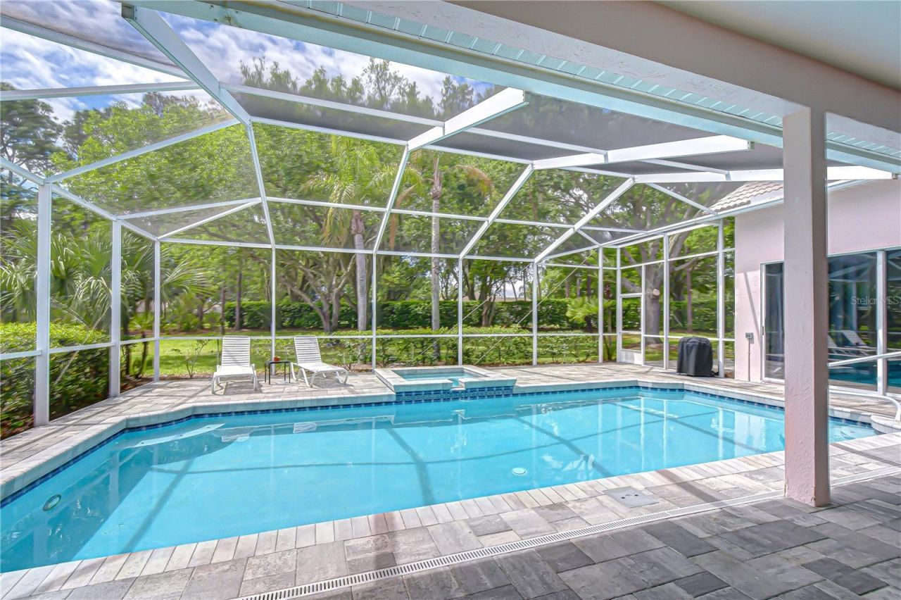 5201 Laurel Pointe Drive, Valrico, FL 33594 Photo