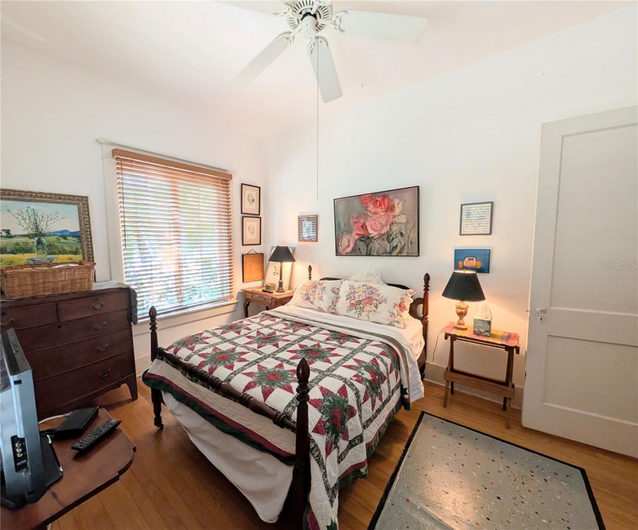 1701 Siesta Drive , Sarasota, FL 34239 Photo