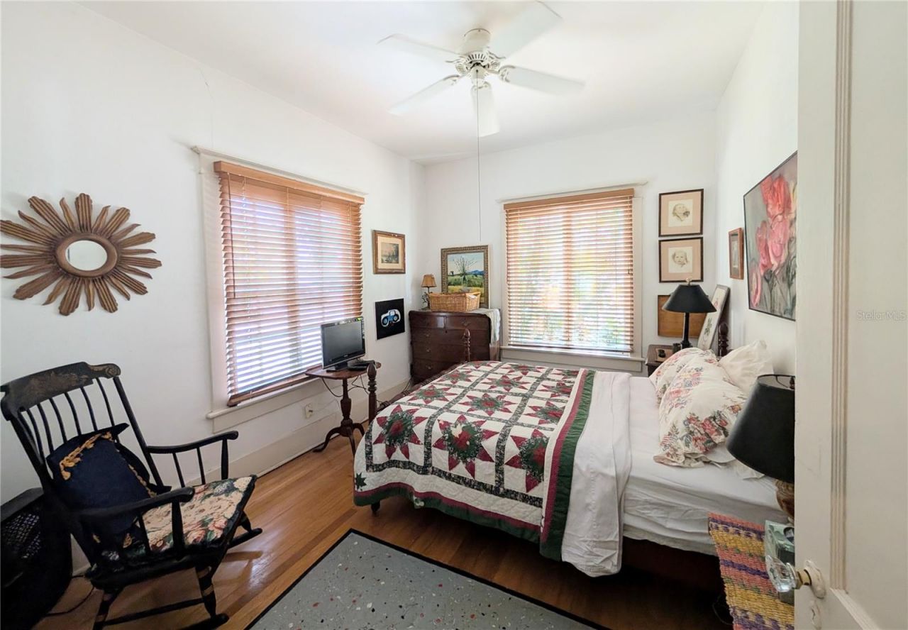 1701 Siesta Drive , Sarasota, FL 34239 Photo