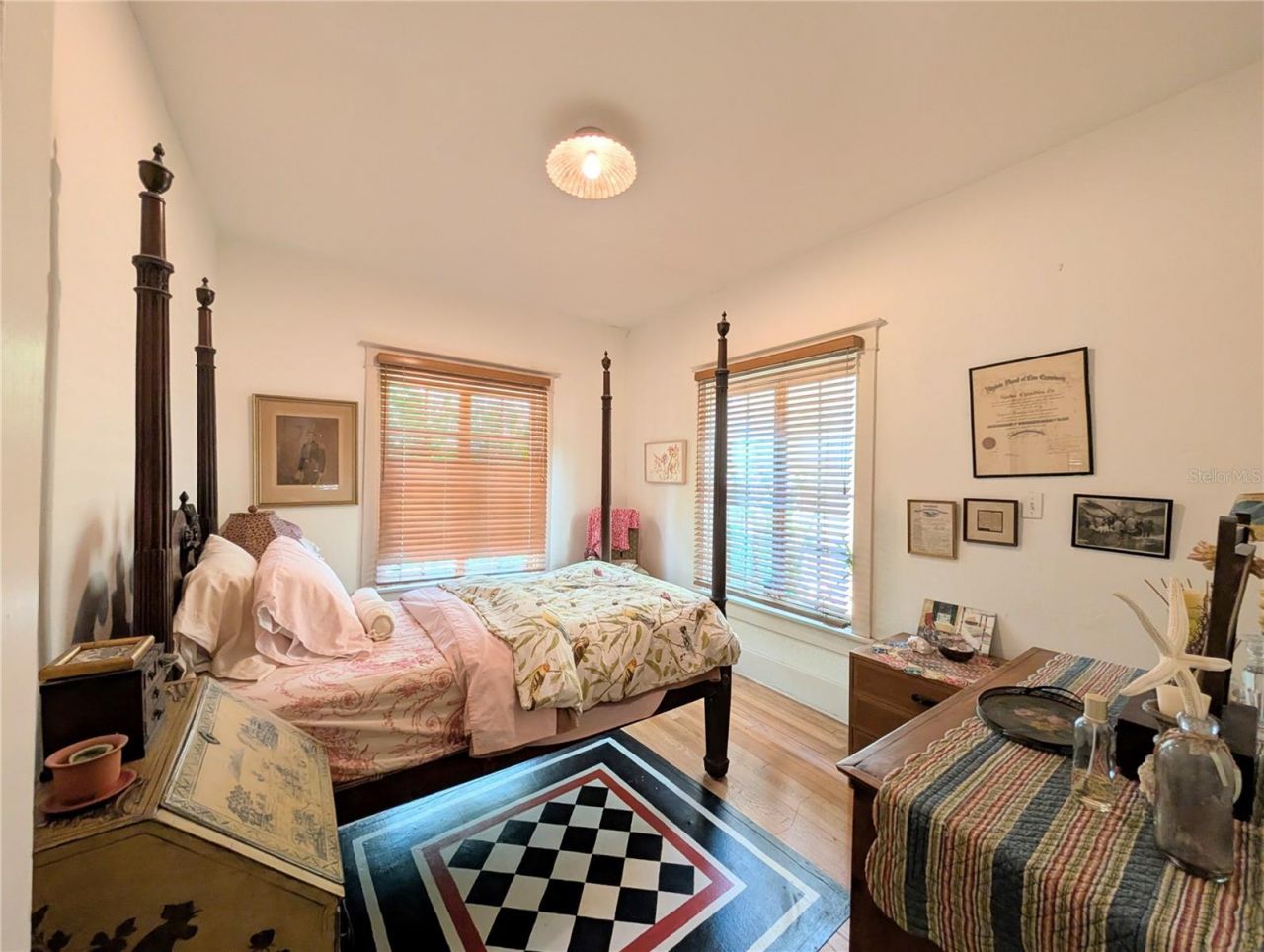 1701 Siesta Drive , Sarasota, FL 34239 Photo