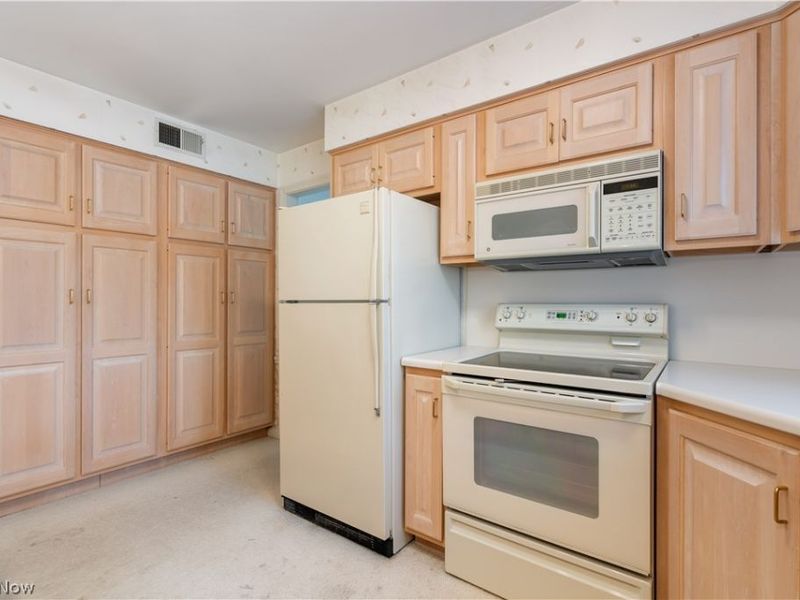 2240 Devonshire Drive NW, Canton, OH 44708 Photo 10